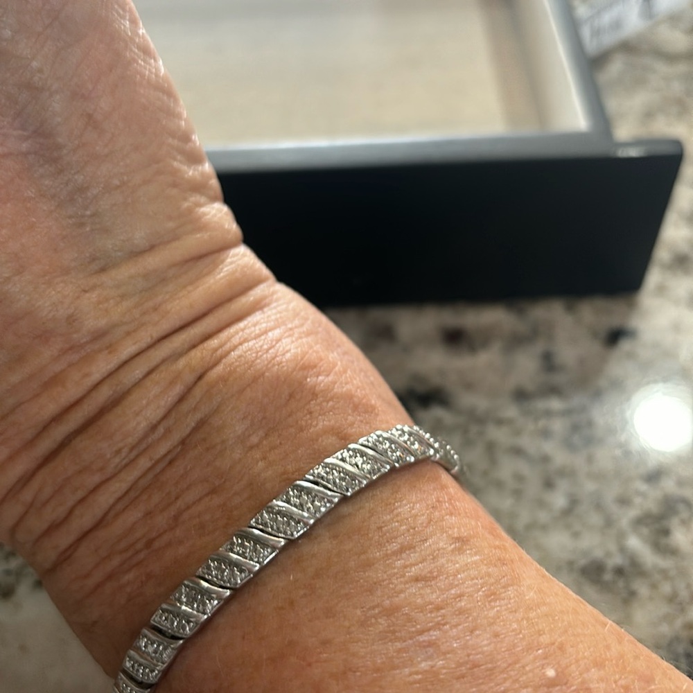 Diamond tennis bracelet